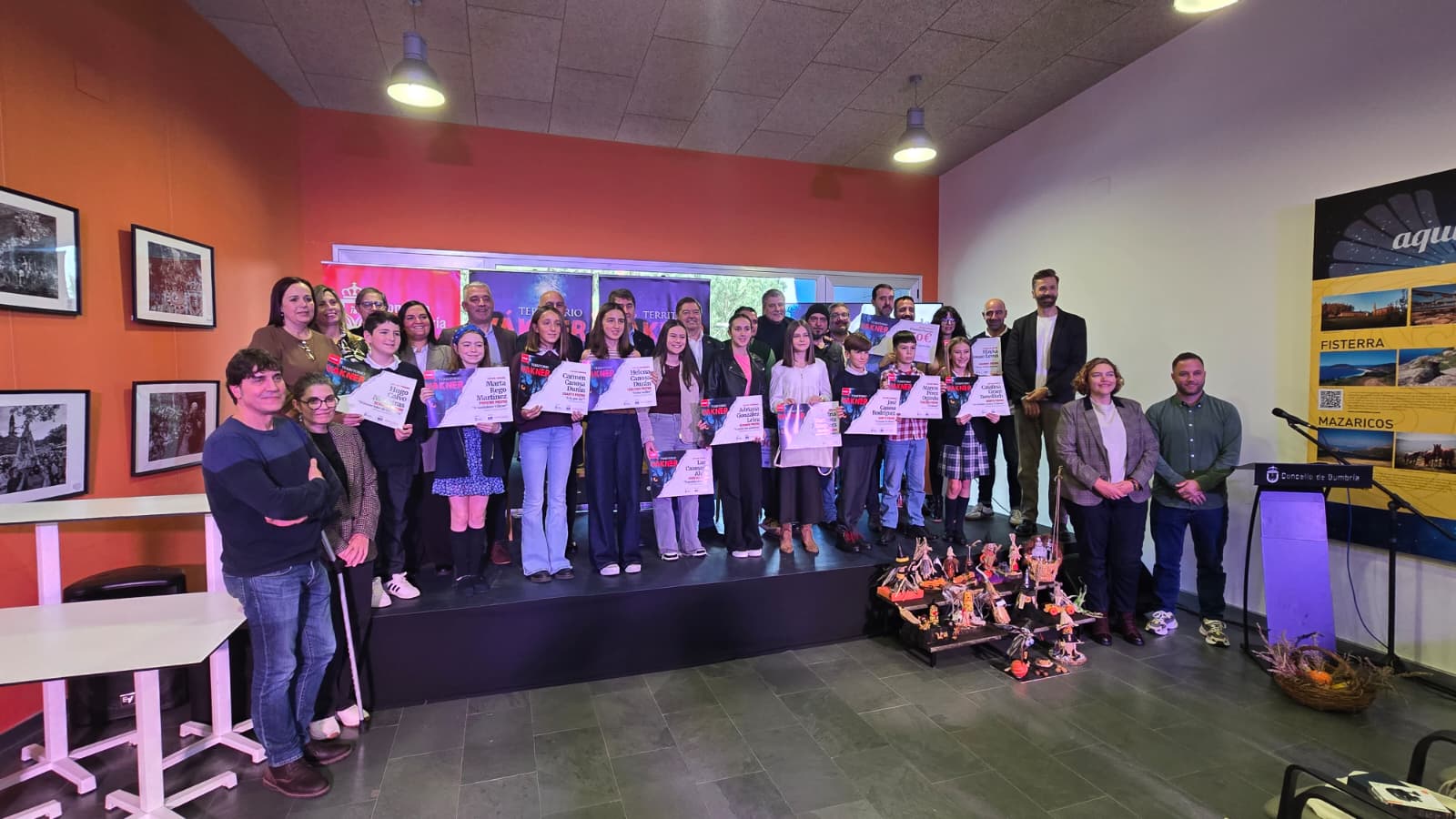 Entrega de premios certames literarios Territorio Vákner no Conco, en Dumbría